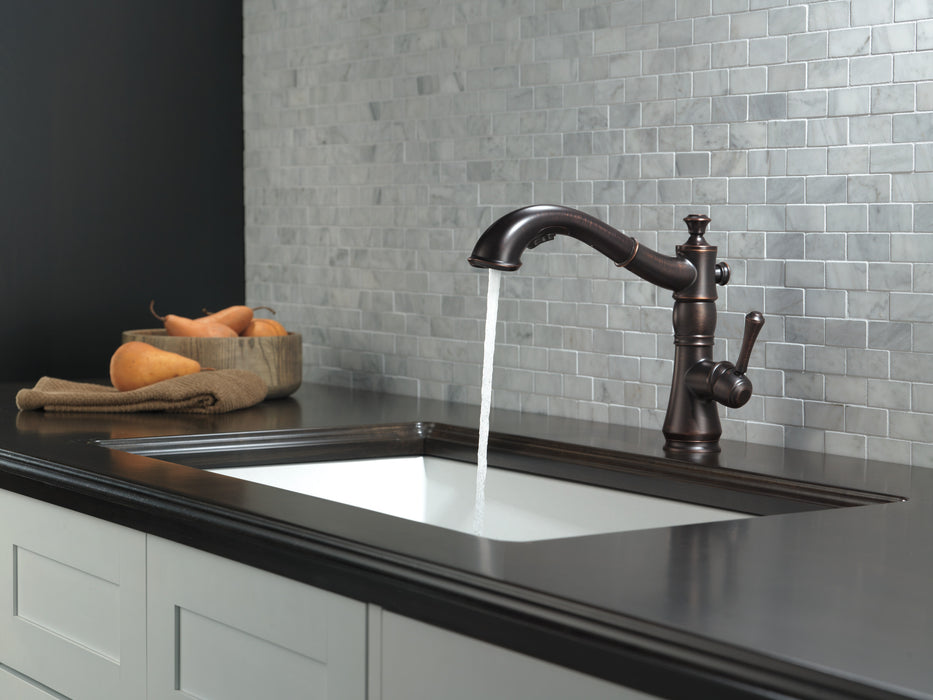 Delta Cassidy 4197 Single Handle Pull-Out Kitchen Faucet
