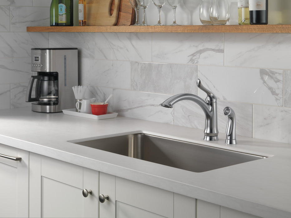 Delta Linden:4453 Single Handle Kitchen Faucet with Spray