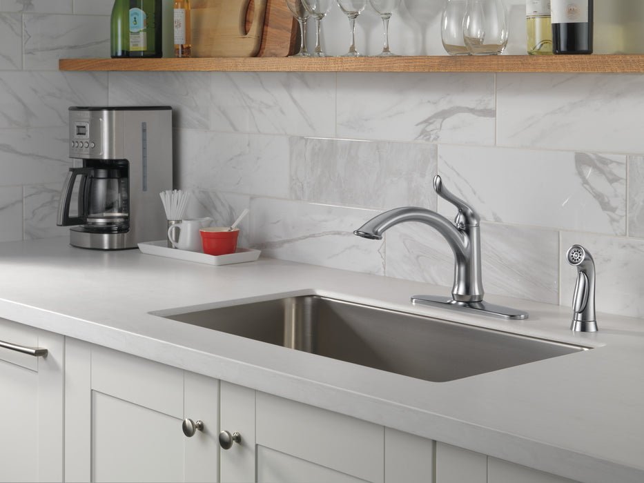 Delta Linden:4453 Single Handle Kitchen Faucet with Spray