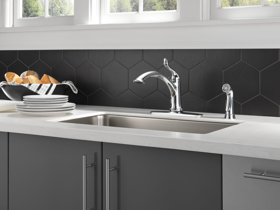 Delta Linden:4453 Single Handle Kitchen Faucet with Spray