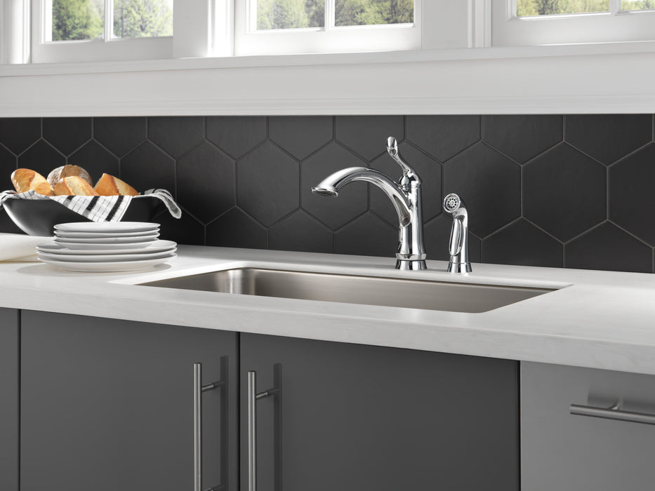 Delta Linden:4453 Single Handle Kitchen Faucet with Spray