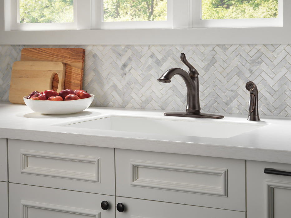 Delta Linden:4453 Single Handle Kitchen Faucet with Spray