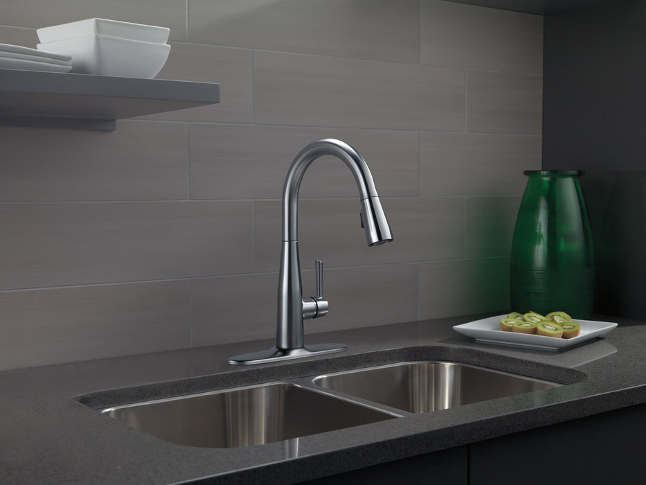 Delta Essa: Single Handle Pull-Down Kitchen Faucet