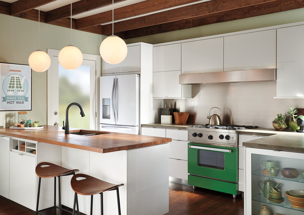 Delta Essa: Single Handle Pull-Down Kitchen Faucet
