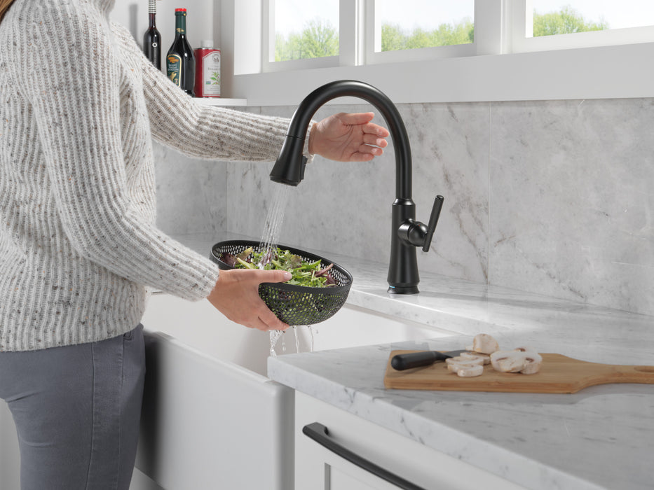 Delta Coranto: Touch2O Kitchen Faucet with Touchless Technology