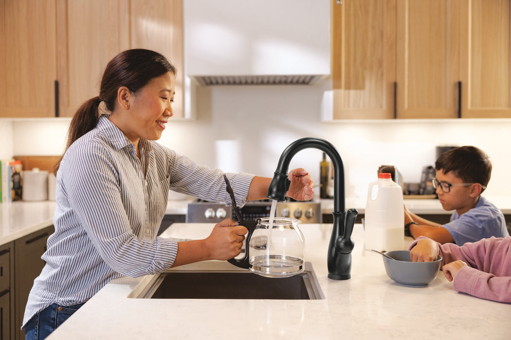 Delta Leland: Touch2O Kitchen Faucet with Touchless Technology
