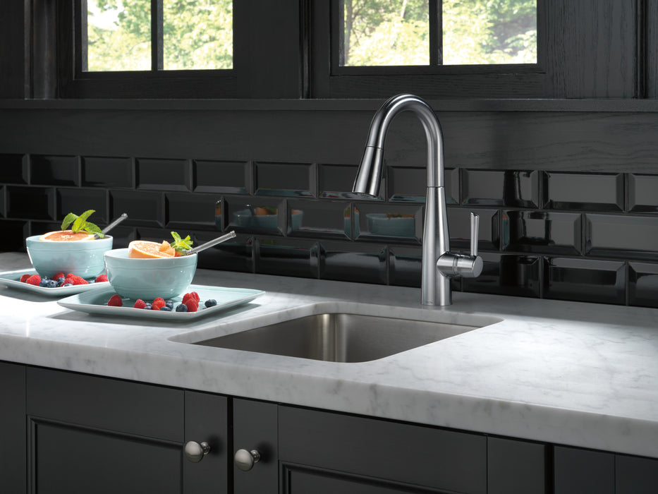 Delta Essa: Single Handle Pull-Down Bar / Prep Faucet