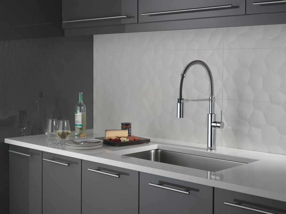Delta Antoni: Single-Handle Pull-Down Spring Kitchen Faucet