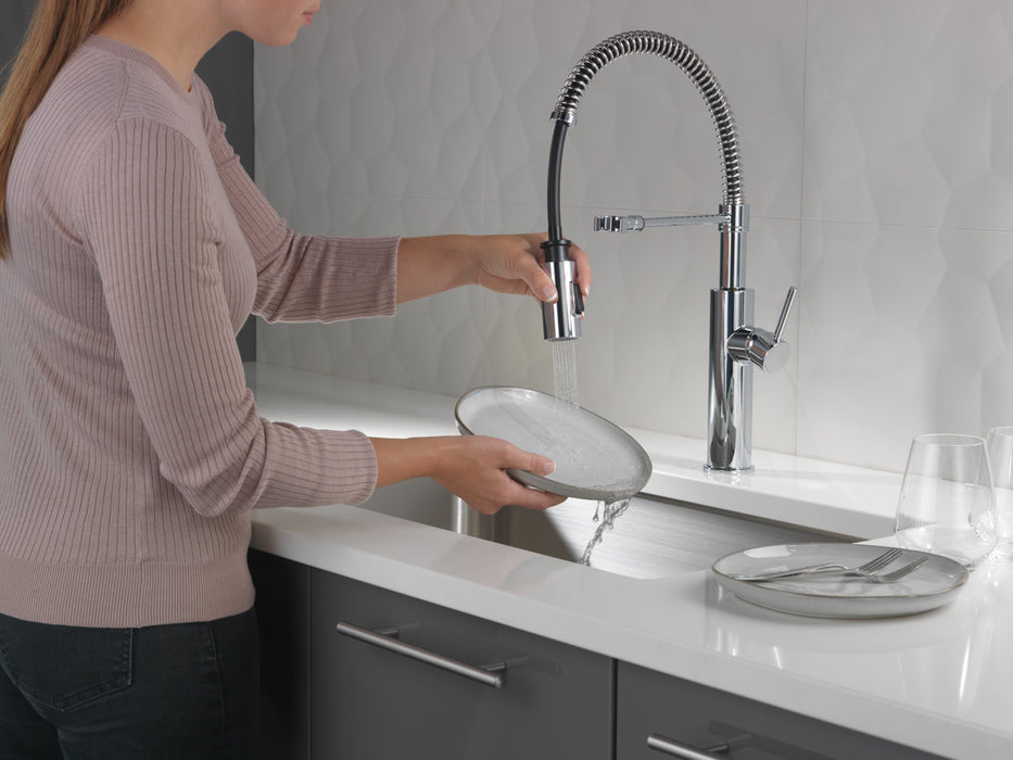 Delta Antoni: Single-Handle Pull-Down Spring Kitchen Faucet