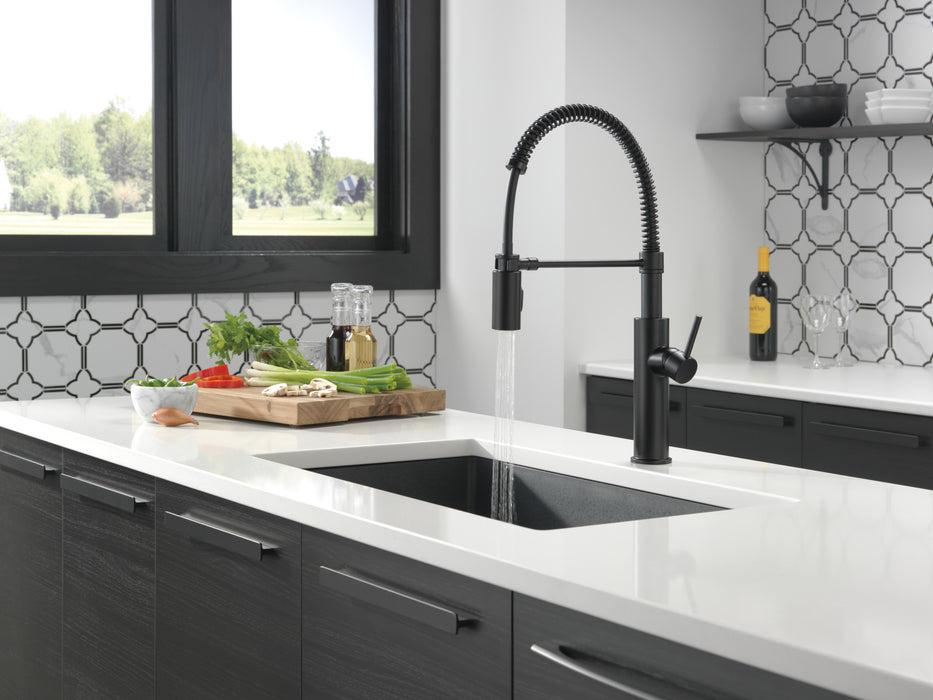 Delta Antoni: Single-Handle Pull-Down Spring Kitchen Faucet