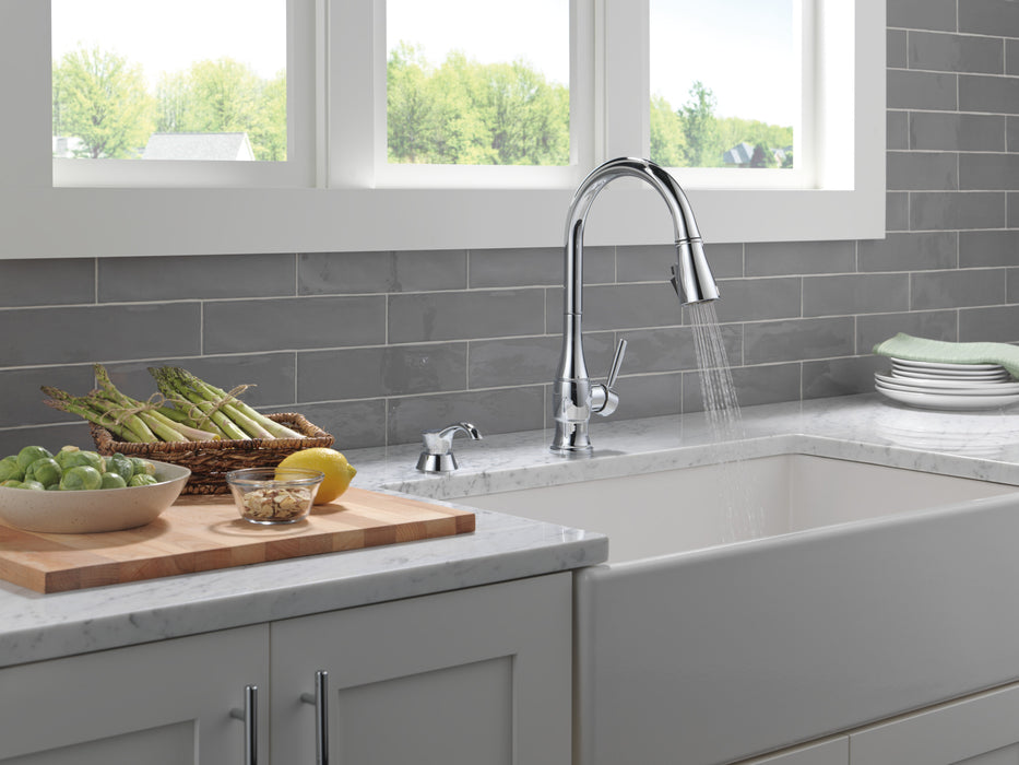 Delta Hazelwood: Single Handle Pull-Down Kitchen Faucet with Soap Dispenser and ShieldSpray Technology