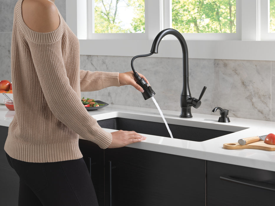 Delta Hazelwood: Single Handle Pull-Down Kitchen Faucet with Soap Dispenser and ShieldSpray Technology