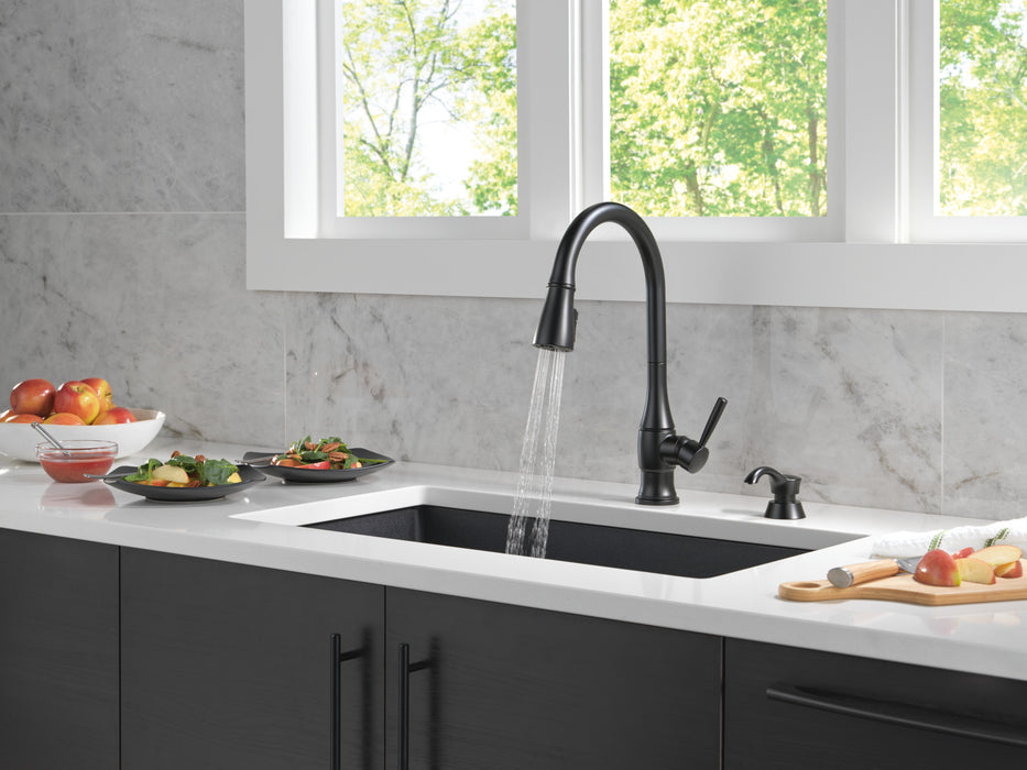 Delta Hazelwood: Single Handle Pull-Down Kitchen Faucet with Soap Dispenser and ShieldSpray Technology