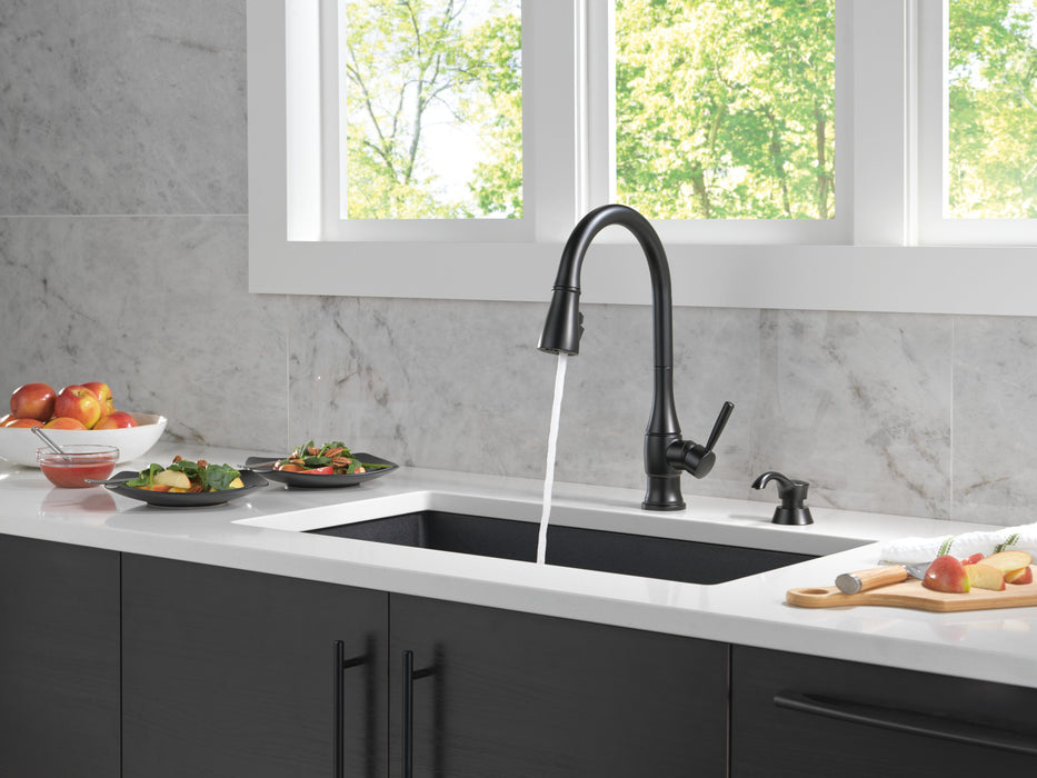 Delta Hazelwood: Single Handle Pull-Down Kitchen Faucet with Soap Dispenser and ShieldSpray Technology