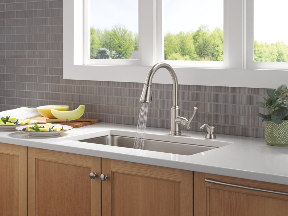 Delta Lakeview: Single Handle Pull-Down Kitchen Faucet with Soap Dispenser and ShieldSpray Technology