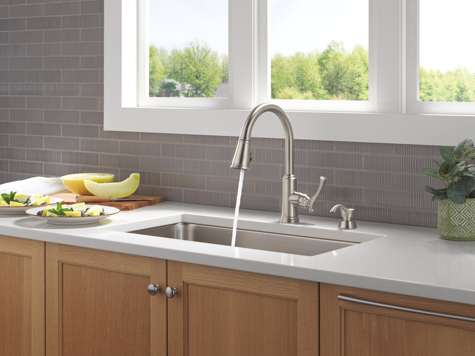 Delta Lakeview: Single Handle Pull-Down Kitchen Faucet with Soap Dispenser and ShieldSpray Technology