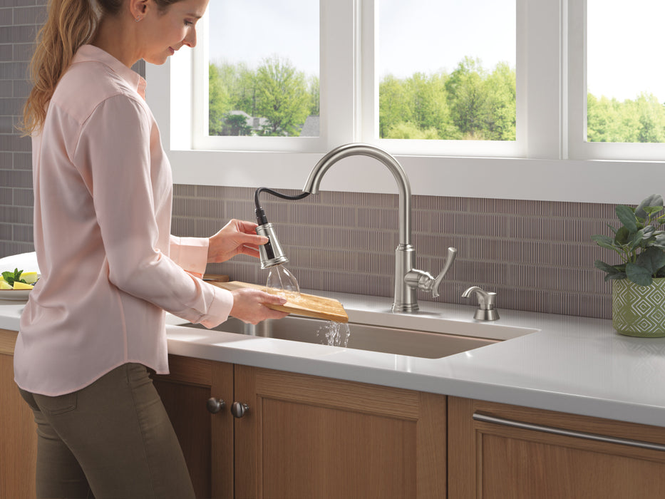 Delta Lakeview: Single Handle Pull-Down Kitchen Faucet with Soap Dispenser and ShieldSpray Technology