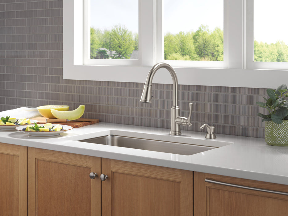 Delta Lakeview: Single Handle Pull-Down Kitchen Faucet with Soap Dispenser and ShieldSpray Technology