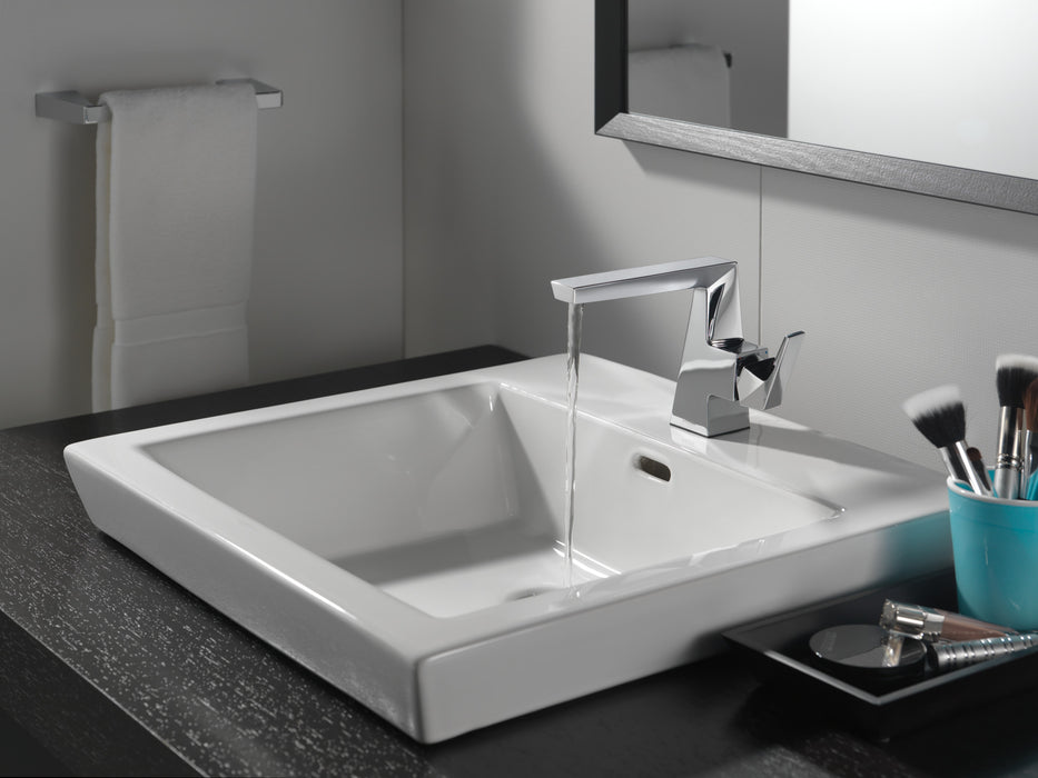 Delta Trillian: 8" Towel Bar
