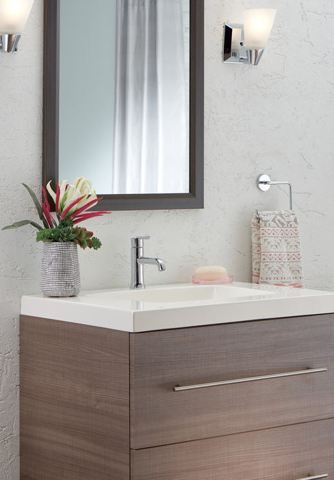 Delta Trinsic: Towel Ring