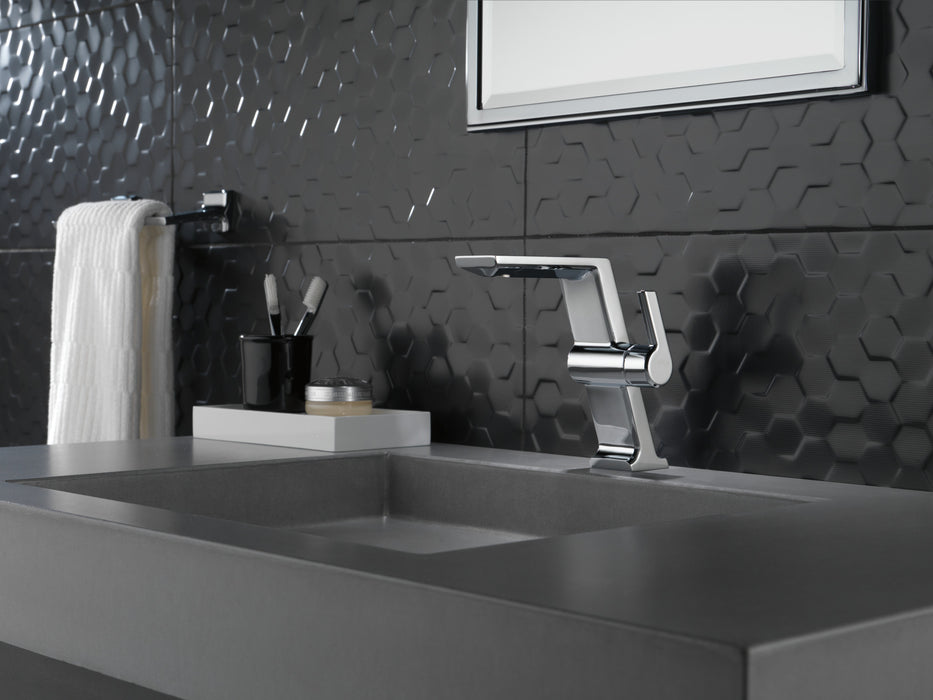 Delta Pivotal: 8" Mini Towel Bar