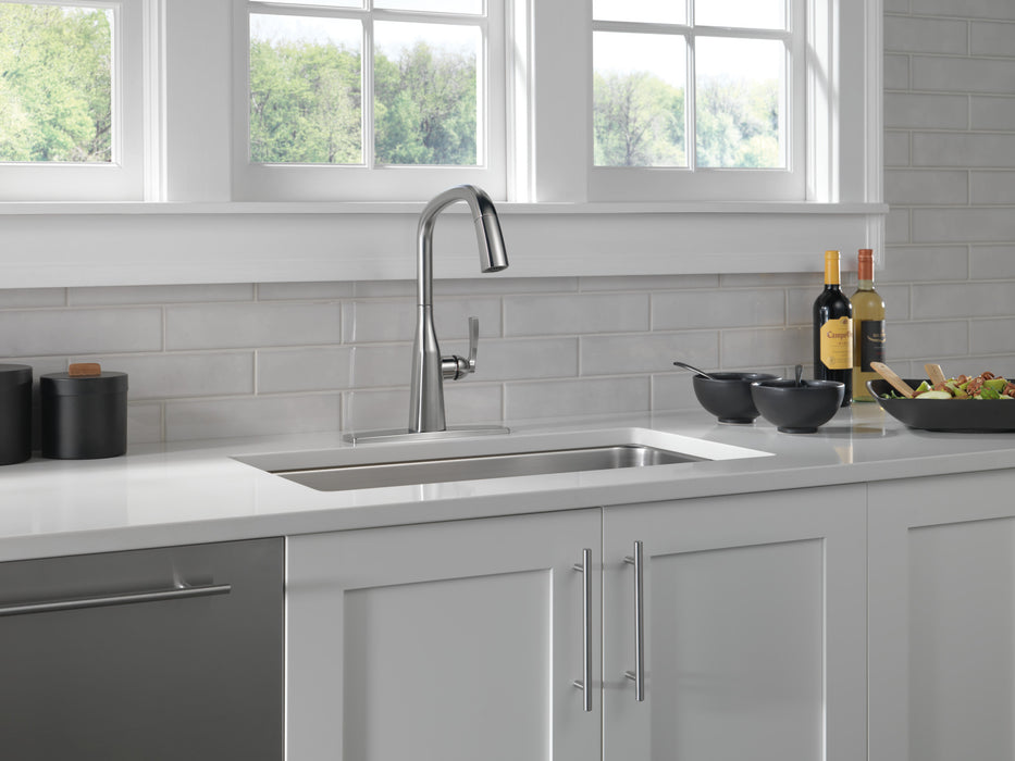 Delta Stryke: Single Handle Pull Down Kitchen Faucet