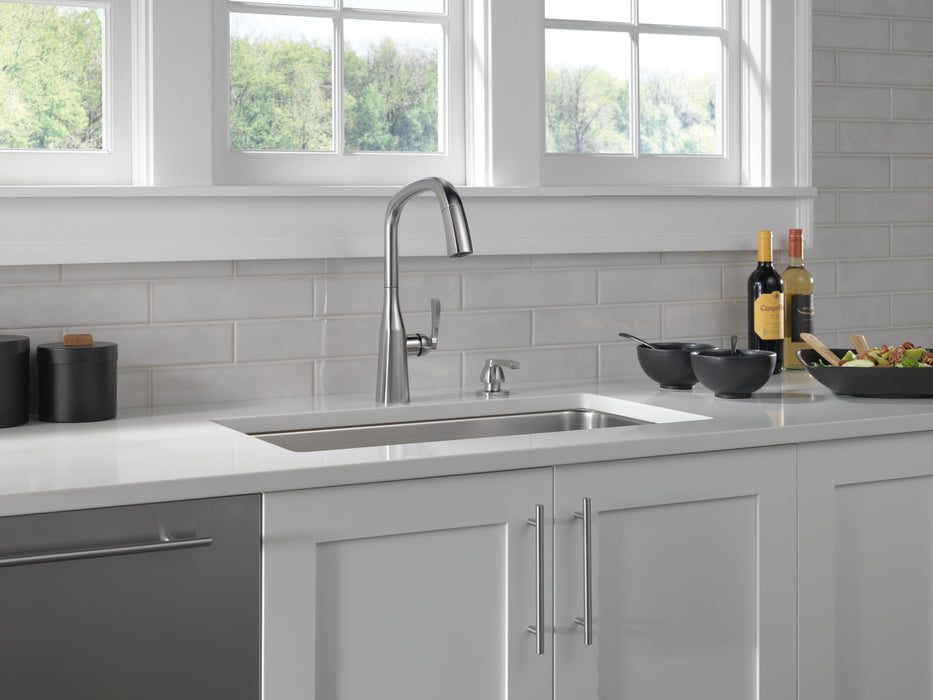 Delta Stryke: Single Handle Pull Down Kitchen Faucet