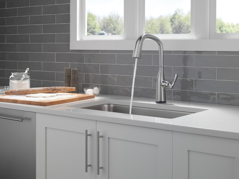 Delta Stryke 9176T Single Handle Pull-Down Kitchen Faucet with TouchTouch 2O Technology
