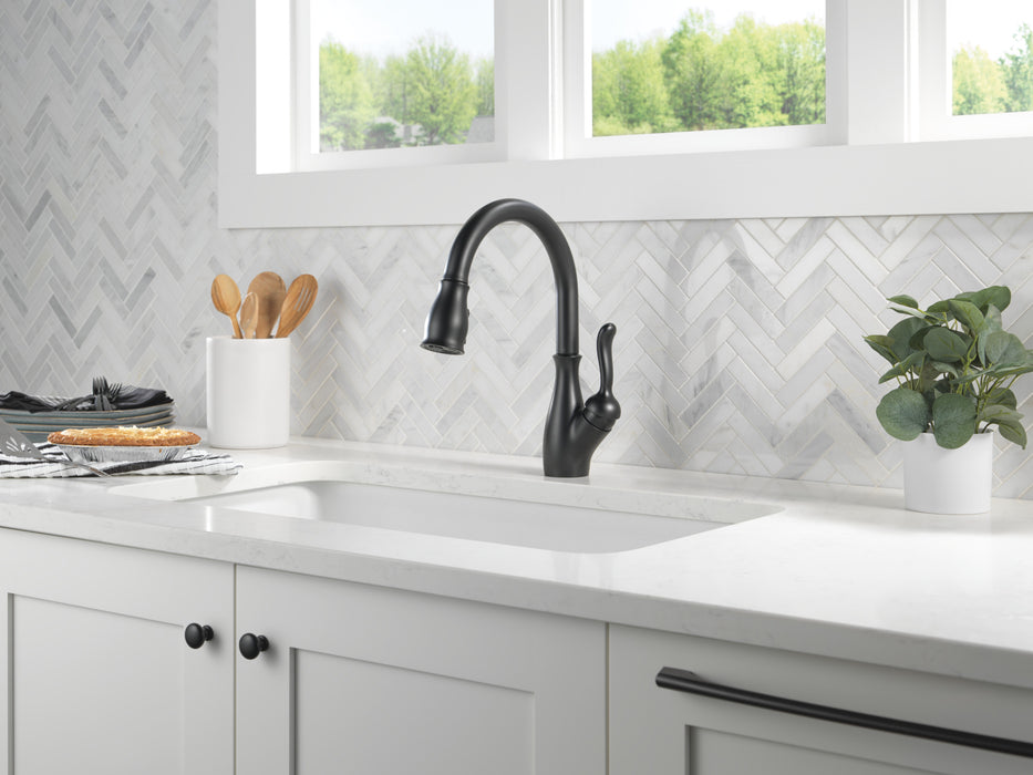 Delta Leland: Single Handle Pull-Down Kitchen Faucet with ShieldSpray Technology