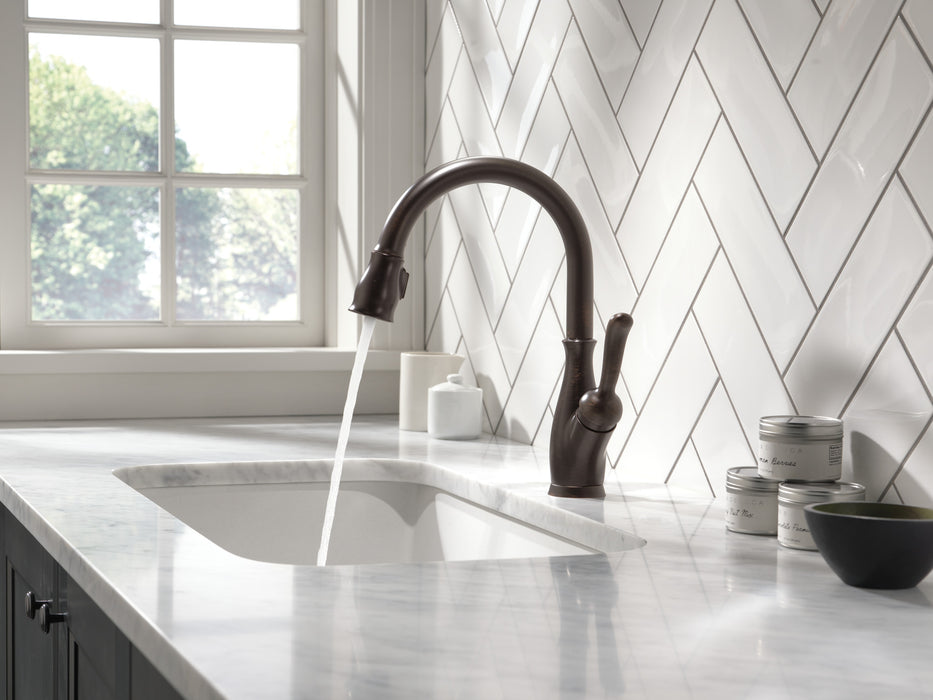 Delta Leland: Single Handle Pull-Down Kitchen Faucet with ShieldSpray Technology