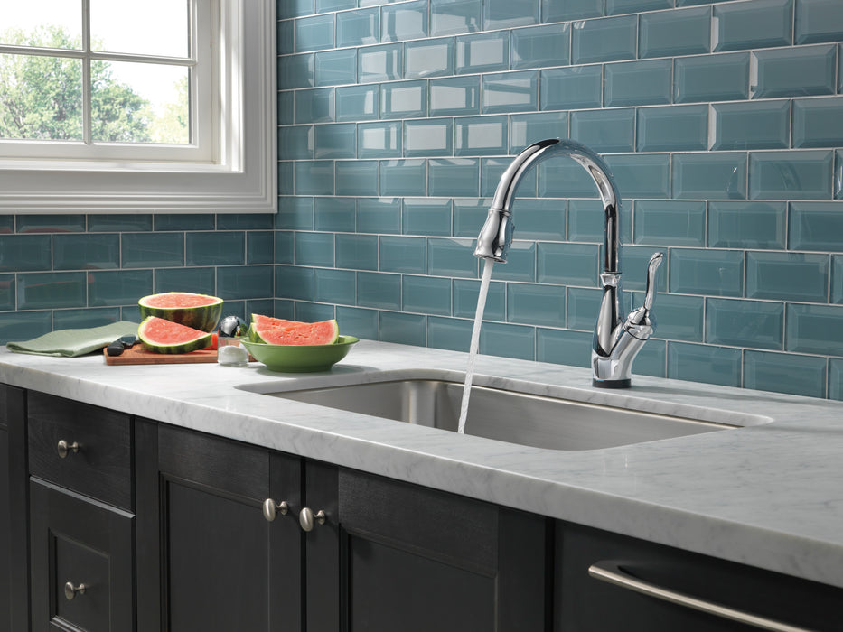 Delta Leland: Single Handle Pull-Down Kitchen Faucet with Touch<sub>2</sub>O and ShieldSpray Technologies