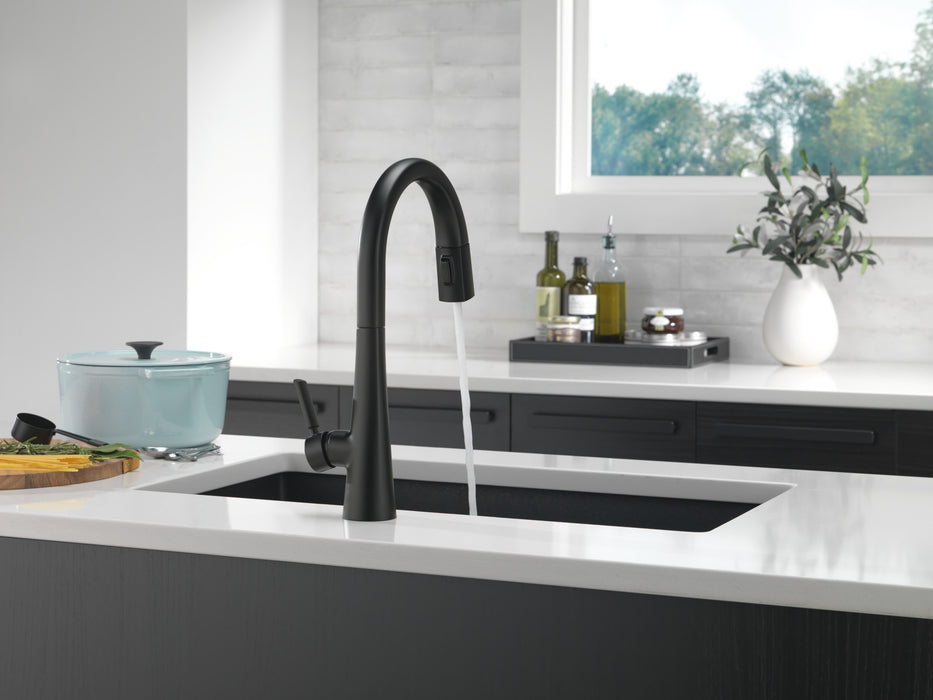 Delta Monrovia: Single Handle Pull-Down Kitchen Faucet