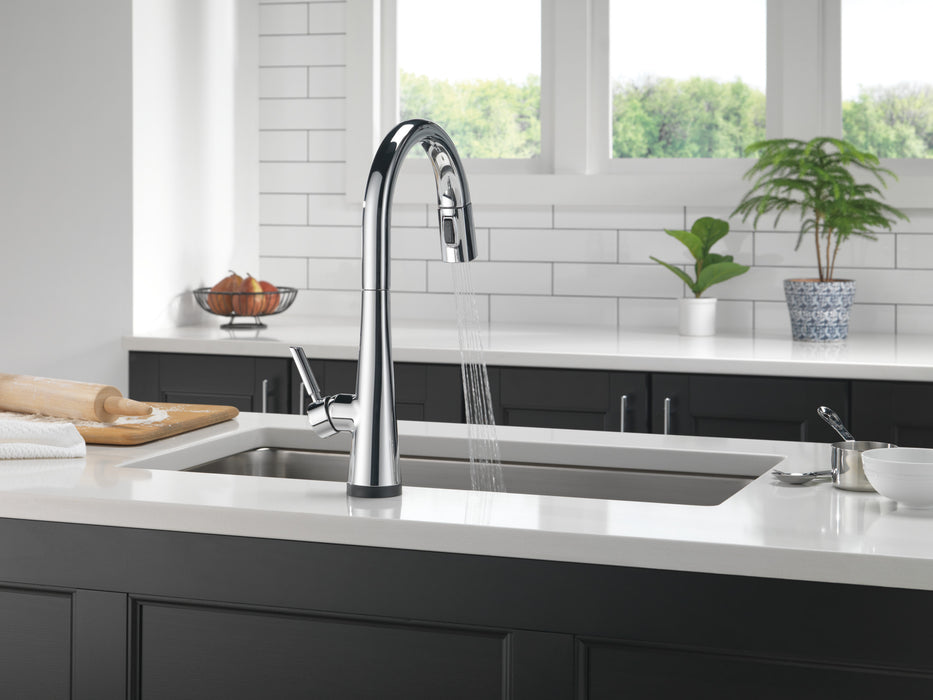 Delta Monrovia: Single Handle Pull-Down Kitchen Faucet With Touch2O Technology
