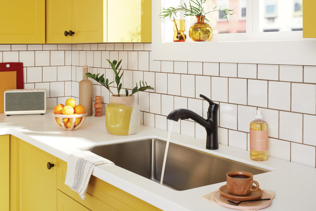 Delta Peerless Parkwood: Single Handle Pullout Kitchen Faucet