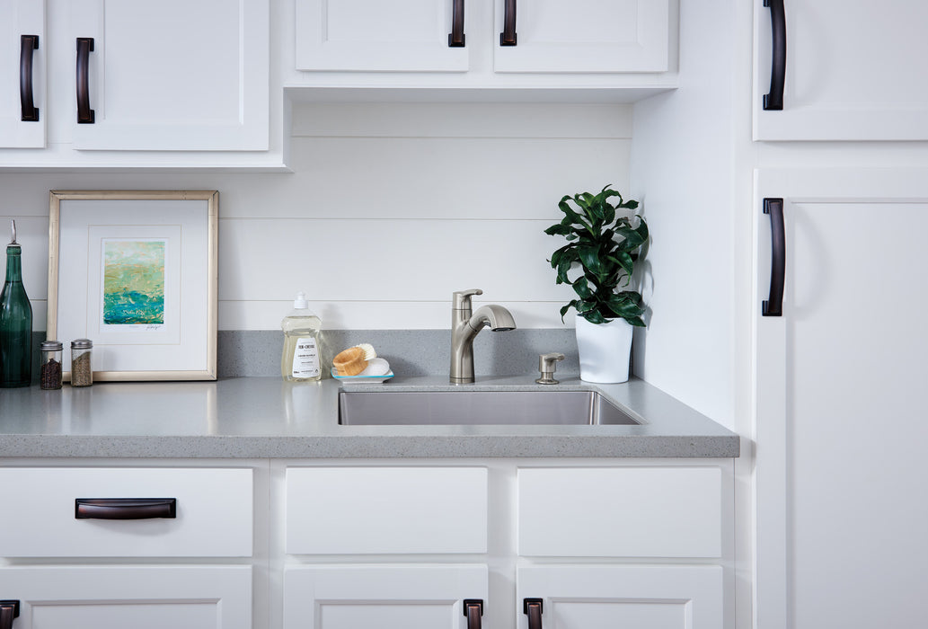 Delta Peerless Parkwood: Single Handle Pullout Kitchen Faucet