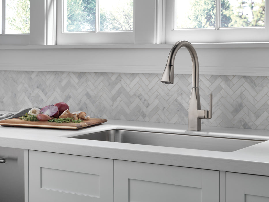 Delta Xander: Single Handle Pulldown Kitchen