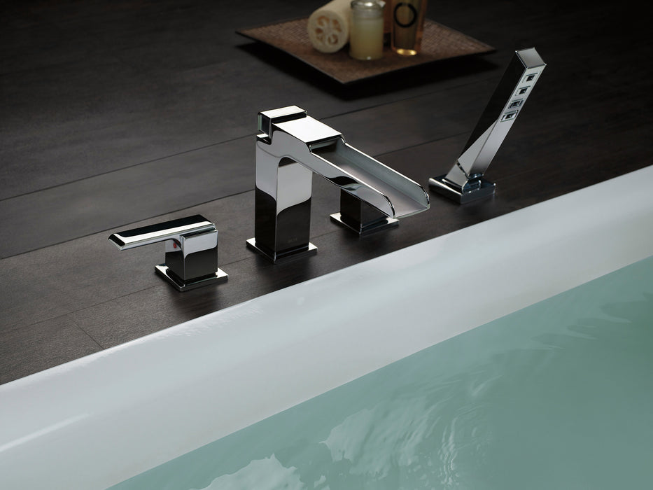 Delta Ara:T4768 Channel Roman Tub With Hand Shower Trim