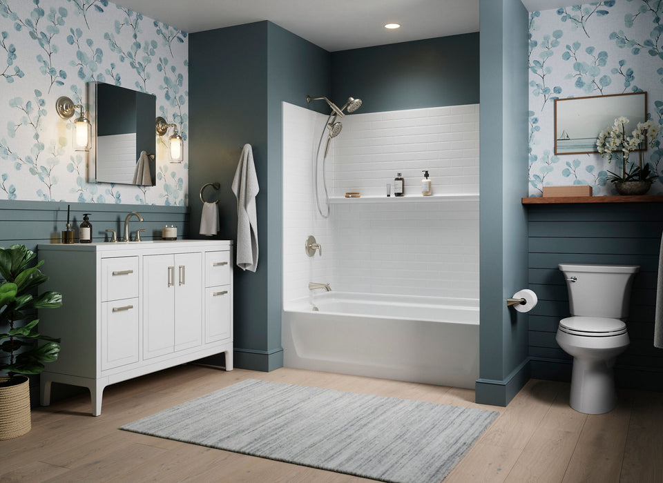 Up to 3 walls & multiple product categories visible