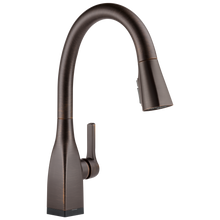 Load image into Gallery viewer, Delta 9183T-DST Mateo Single Handle Pull-Down Kitchen Faucet with Touch2O Technology

